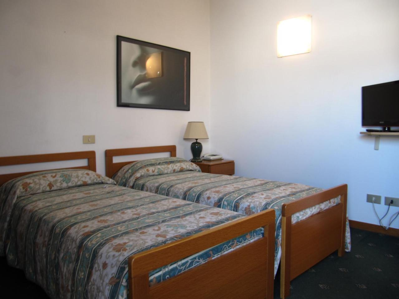 Hotel Rizzi Monticello Conte Otto Екстериор снимка
